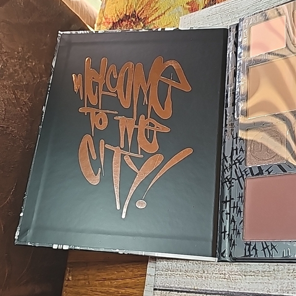 BNIB DC X Revolution Large Palette - Picture 2 of 8